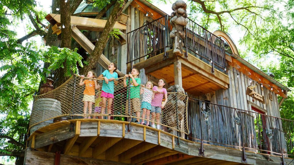 Kids playing at the Dogwood Canyon Treehouse